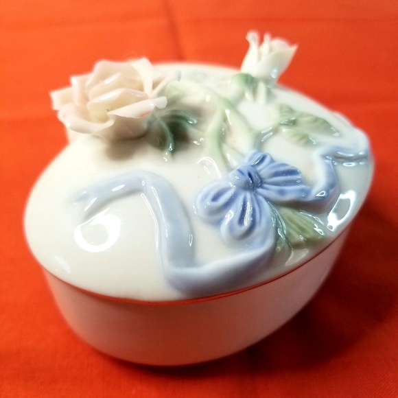 Heritage House Heart 3D Floral Fine Porcelain Music Box Trinket - Picture 4 of 12